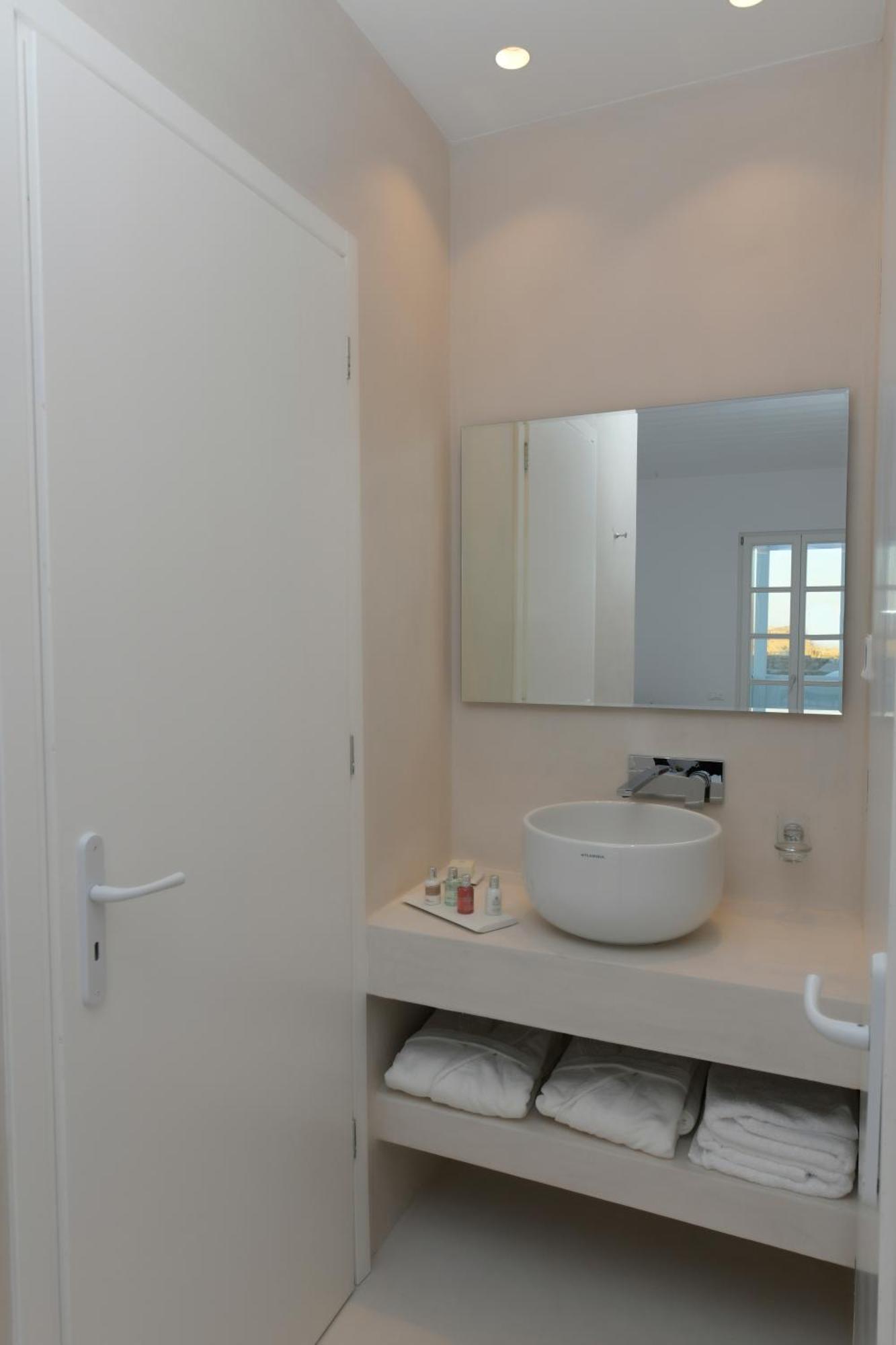 The Ammonite Resort Plintri Bilik gambar